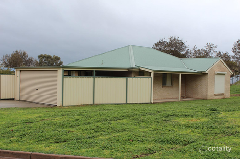 63 Kurrajong Cres, West Albury, NSW 2640