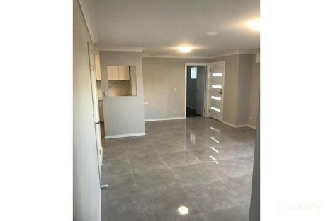 1/4 Hunter Ave, Labrador, QLD 4215