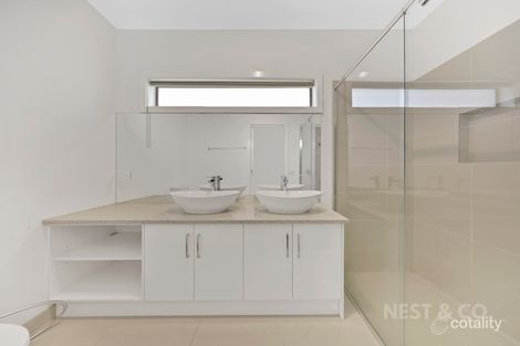 Property photo of 5 Whinfell Street Mickleham VIC 3064