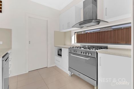 Property photo of 5 Whinfell Street Mickleham VIC 3064