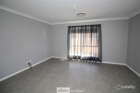 Property photo of 8 Scremin Grove Griffith NSW 2680