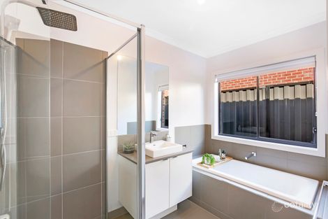 Property photo of 10 Ashnova Street Kalkallo VIC 3064