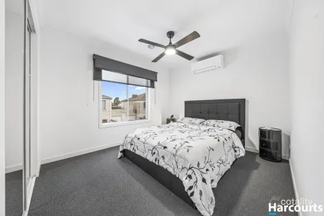 Property photo of 127 Sovereign Manors Crescent Rowville VIC 3178