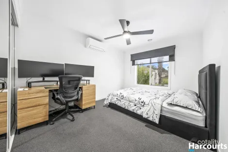 Property photo of 127 Sovereign Manors Crescent Rowville VIC 3178