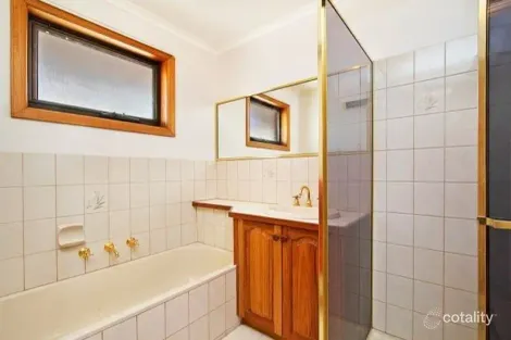 Property photo of 24 Akoonah Drive Golden Square VIC 3555