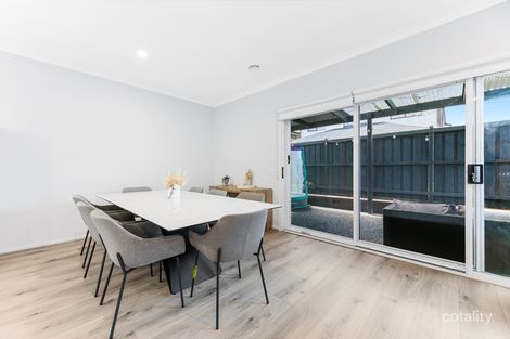 Property photo of 39 Dewhurst Circuit Cranbourne East VIC 3977