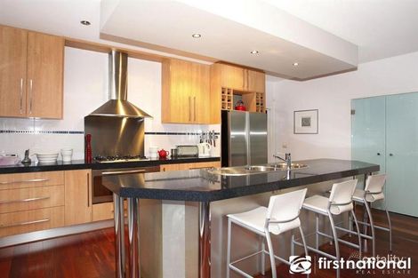 Property photo of 18 Lyrebird Gardens Berwick VIC 3806