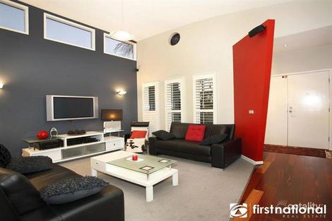 Property photo of 18 Lyrebird Gardens Berwick VIC 3806