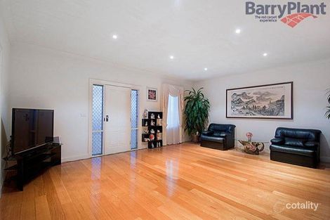 Property photo of 16 Chiarella Place Altona Meadows VIC 3028