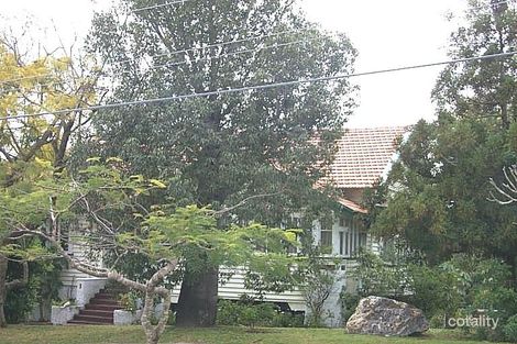 22 Henzell Tce, Greenslopes, QLD 4120