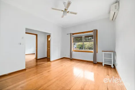 Property photo of 18 College Road Werribee VIC 3030