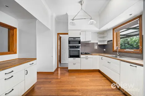 Property photo of 18 College Road Werribee VIC 3030