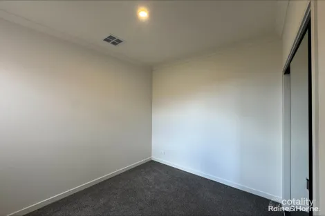 Property photo of 18 Lodge Way Werribee VIC 3030