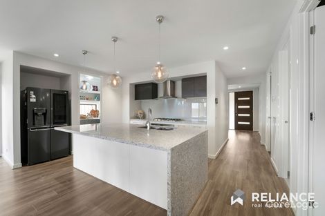 Property photo of 19 Marmalade Road Manor Lakes VIC 3024
