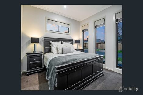 Property photo of 27 Eynesbury View Wollert VIC 3750