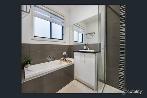 Property photo of 27 Eynesbury View Wollert VIC 3750
