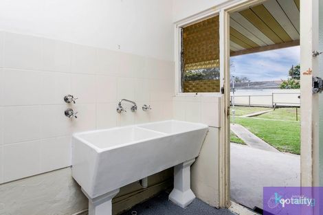 11 Thorndon Cres, Paradise, SA 5075