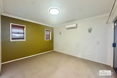 Property photo of 37 Mayfair Drive Emerald QLD 4720