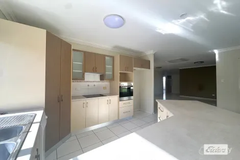 Property photo of 37 Mayfair Drive Emerald QLD 4720