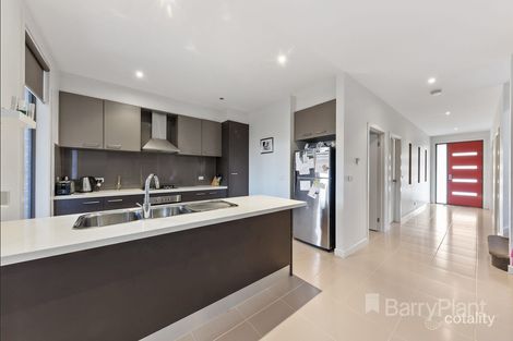 Property photo of 11 Creekview Place Caroline Springs VIC 3023