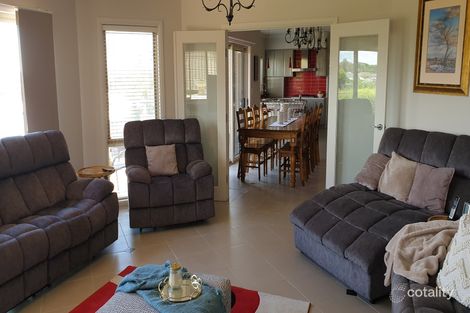 Property photo of 12 Piggott Place Blayney NSW 2799