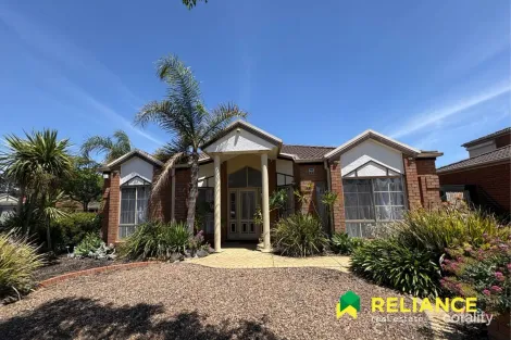 36 Masters Cct, Roxburgh Park, VIC 3064