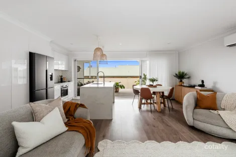 Property photo of 13 Gloucester Circuit Albion Park NSW 2527