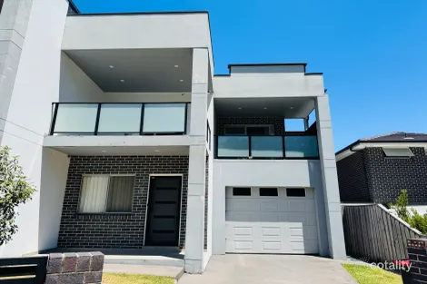 18 Hanna St, Potts Hill, NSW 2143