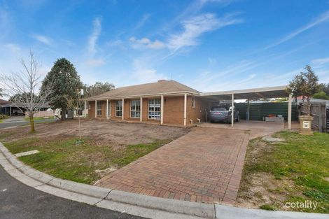 Property photo of 61 Carrington Crescent Carrum Downs VIC 3201