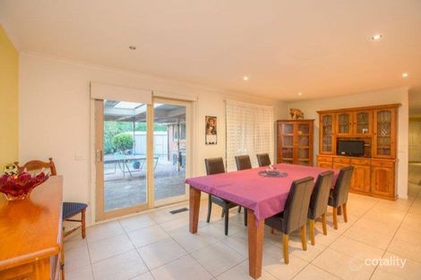 Property photo of 2 Maralee Court Berwick VIC 3806