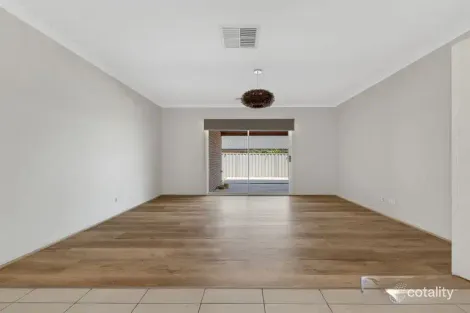 Property photo of 14 Aquitane Drive Cranbourne East VIC 3977