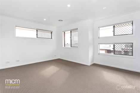 Property photo of 30 Squadron Road Point Cook VIC 3030
