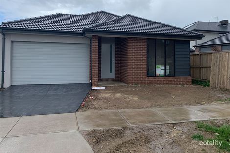 4 Hoosier Rd, Clyde North, VIC 3978