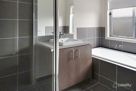 Property photo of 23 Solitaire Way Tarneit VIC 3029