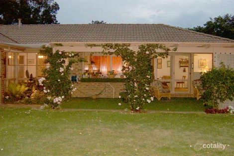 Property photo of 15 Earlston Square Berwick VIC 3806