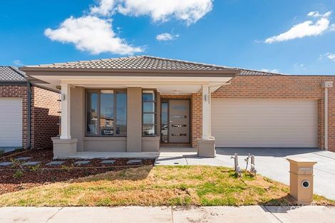 Property photo of 4 Kangaroo Road Craigieburn VIC 3064