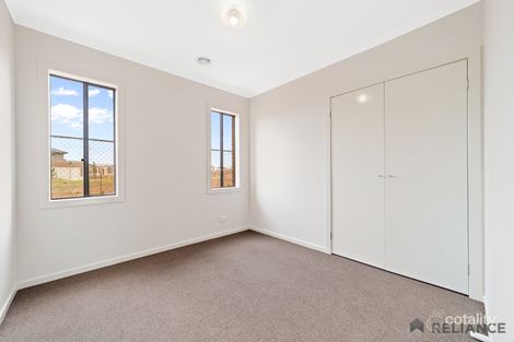 Property photo of 33 Wimbledon Boulevard Strathtulloh VIC 3338