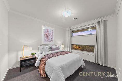 Property photo of 12 Alapont Close Pakenham VIC 3810