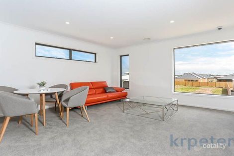 Property photo of 40 Clydevale Avenue Clyde North VIC 3978
