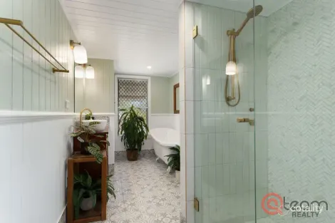 Property photo of 21 Walsh Street Newtown QLD 4305