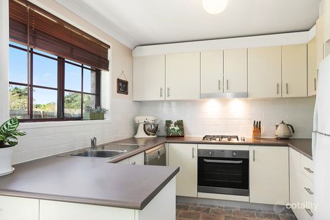 Property photo of 2 Hobbs Close Bateau Bay NSW 2261