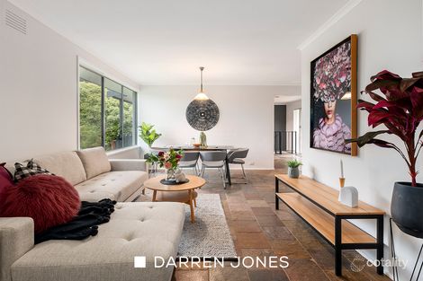 Property photo of 2 Yalta Close Greensborough VIC 3088