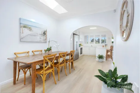 Property photo of 23 Chipilly Avenue Engadine NSW 2233