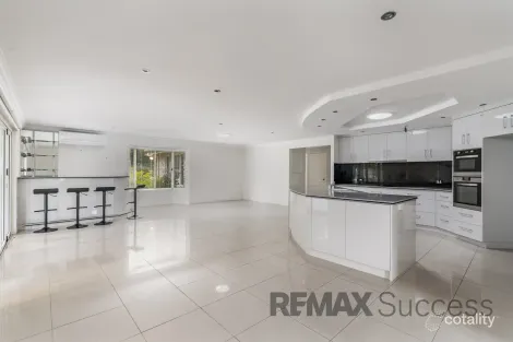 Property photo of 12 Windemere Terrace Mount Lofty QLD 4350