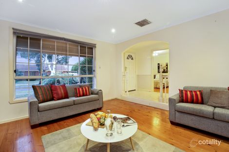 Property photo of 11 Somers Close Mill Park VIC 3082