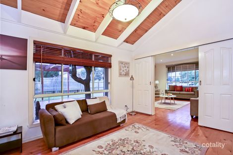 Property photo of 11 Somers Close Mill Park VIC 3082