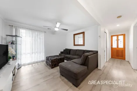 Property photo of 35 Bohemia Crescent Pakenham VIC 3810