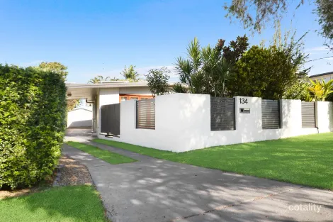 134 Bamboo Ave, Benowa, QLD 4217