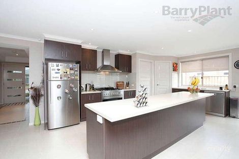Property photo of 13 Lanata Way Brookfield VIC 3338