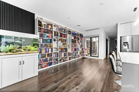 Property photo of 5 Eames Avenue Brooklyn VIC 3012